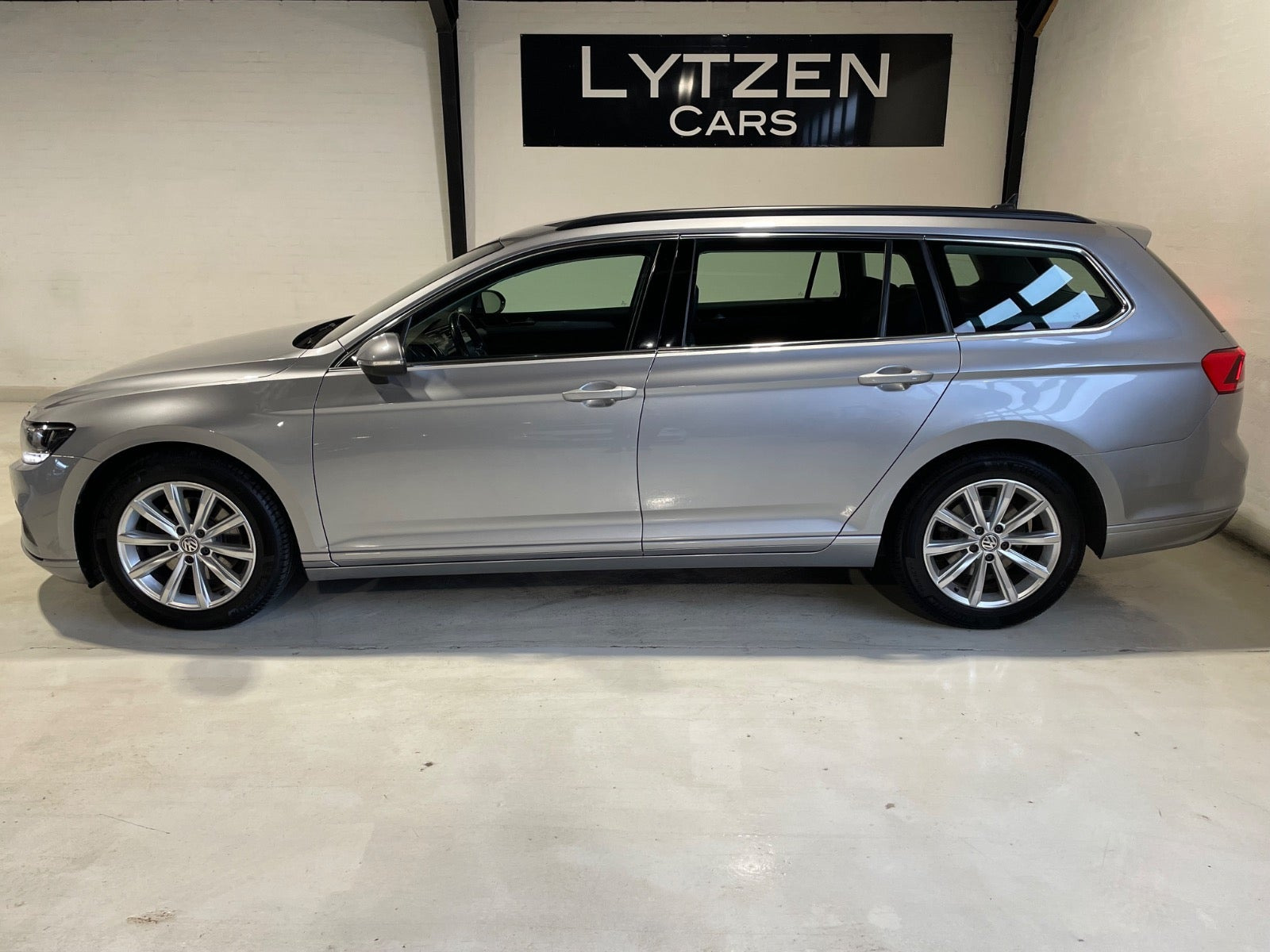 Sølv VW Passat fra 2020