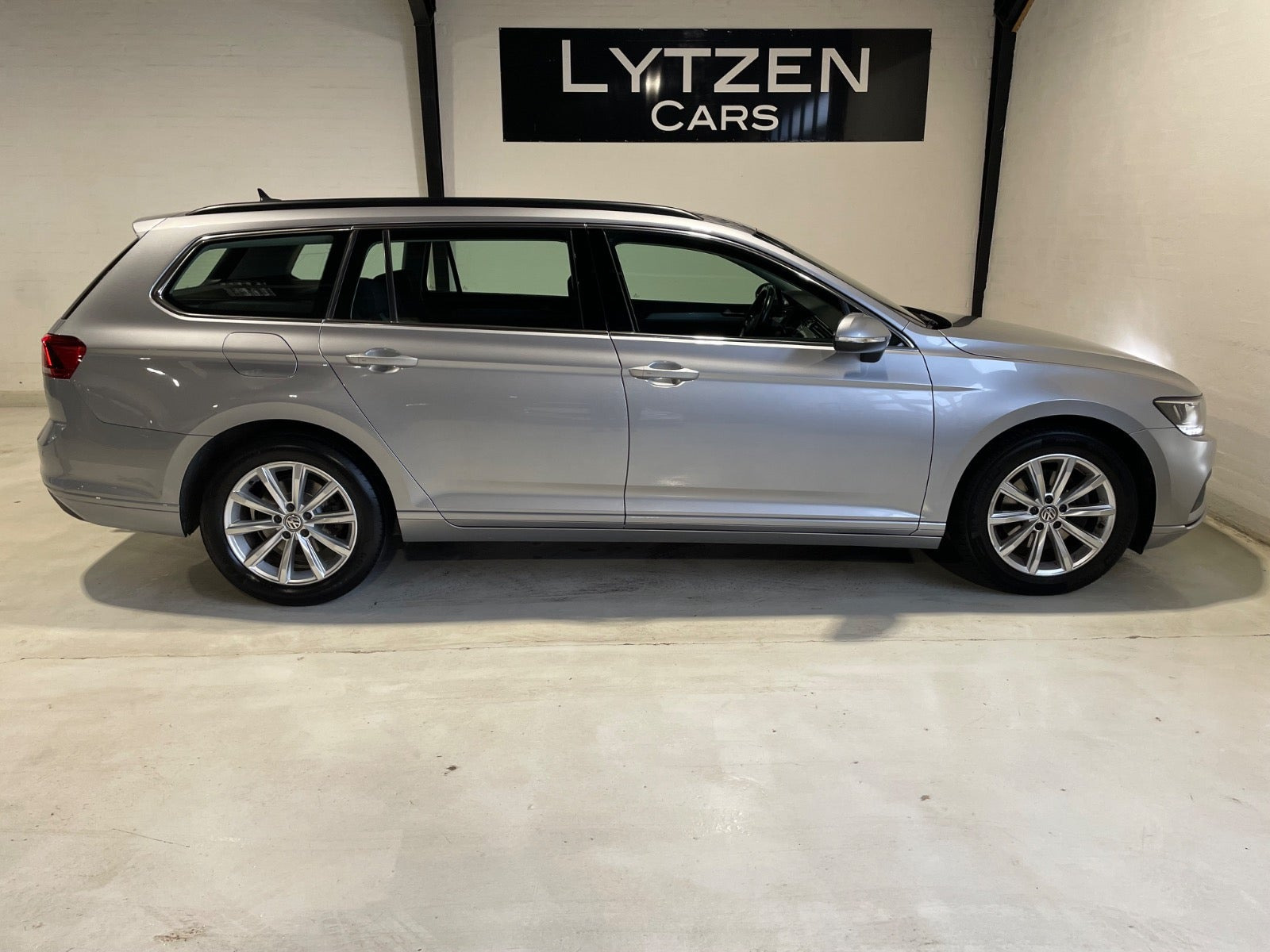 Sølv VW Passat fra 2020