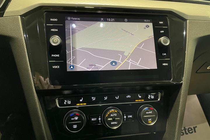Sølv VW Passat fra 2020