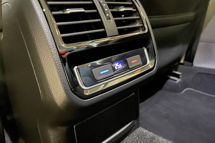 Sølv VW Passat fra 2020