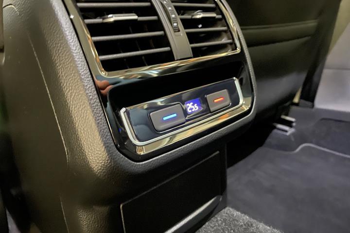 Sølv VW Passat fra 2020