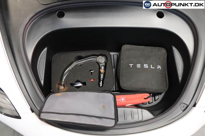 Hvid Tesla Model 3 fra 2021