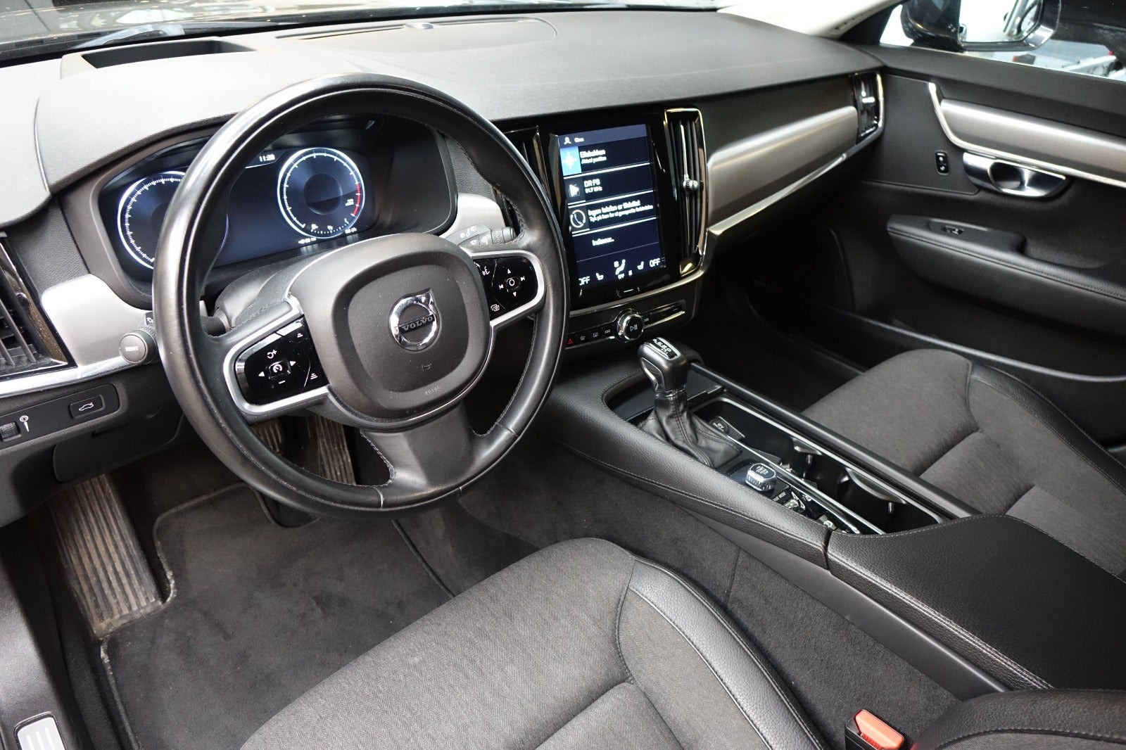 Grå Volvo V90 fra 2018