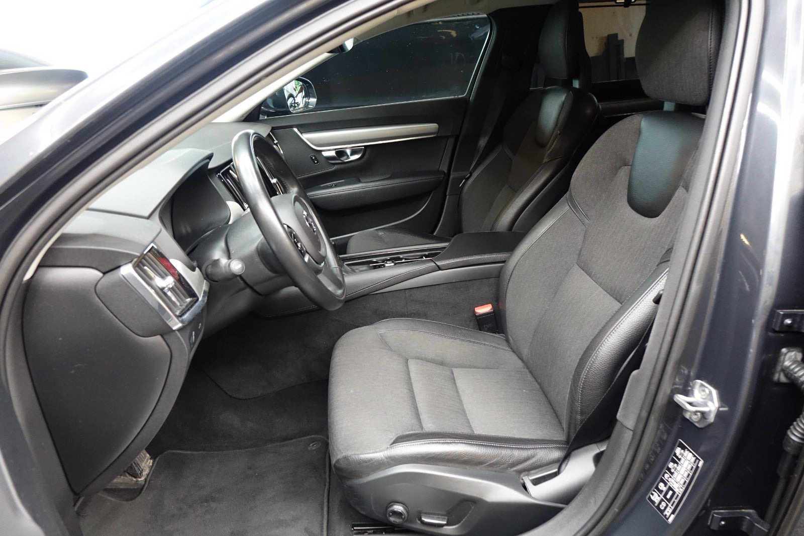 Grå Volvo V90 fra 2018