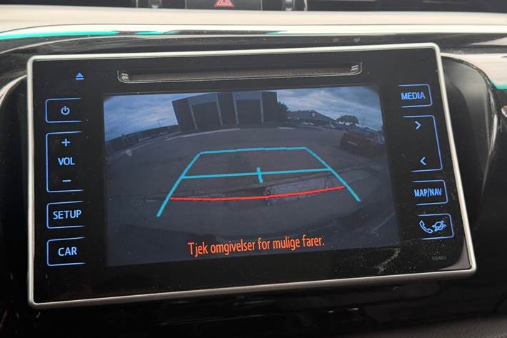 Grå Toyota HiLux fra 2019