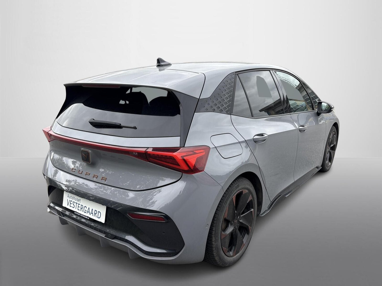 Grå Cupra Born fra 2023