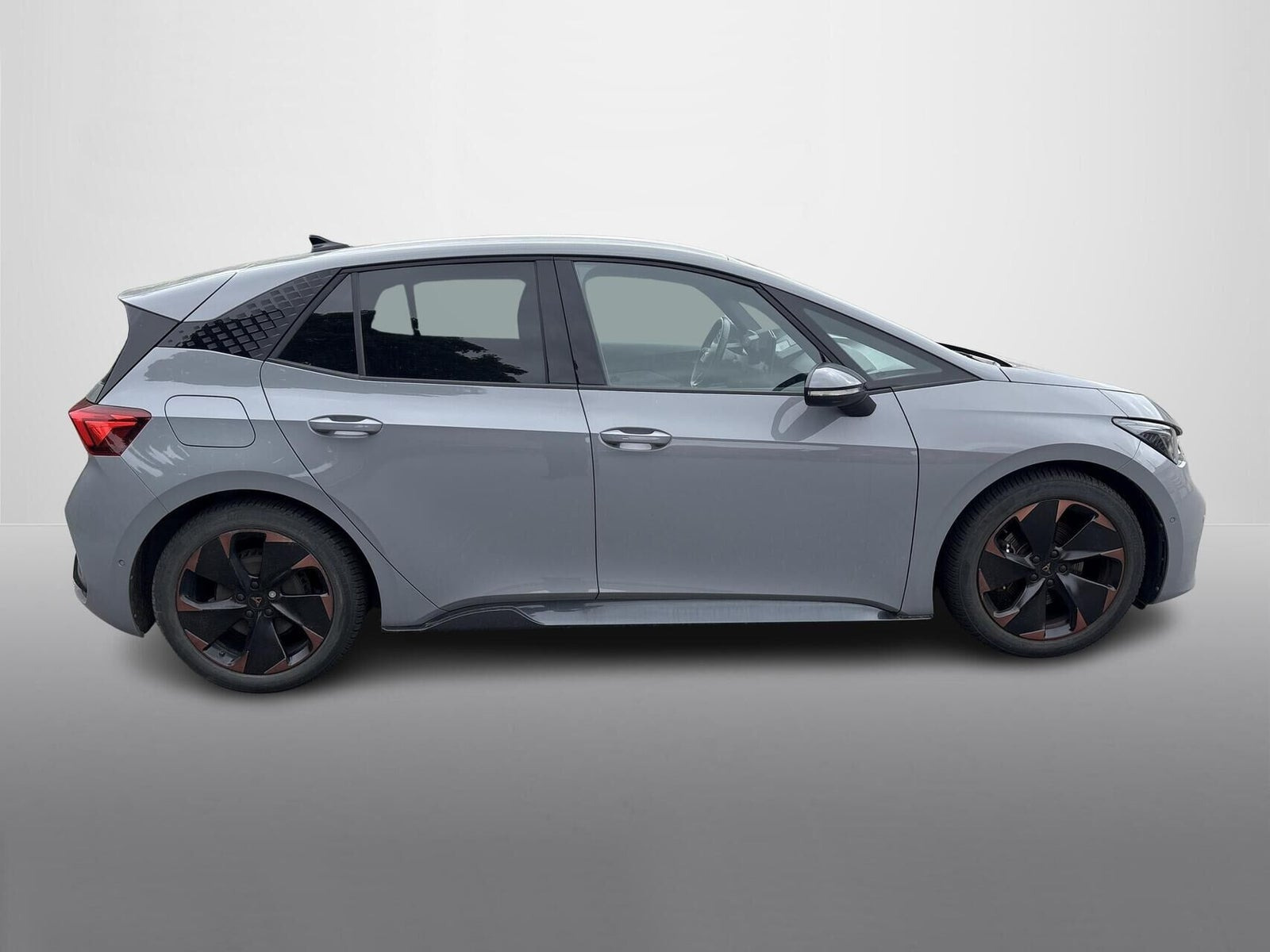 Grå Cupra Born fra 2023