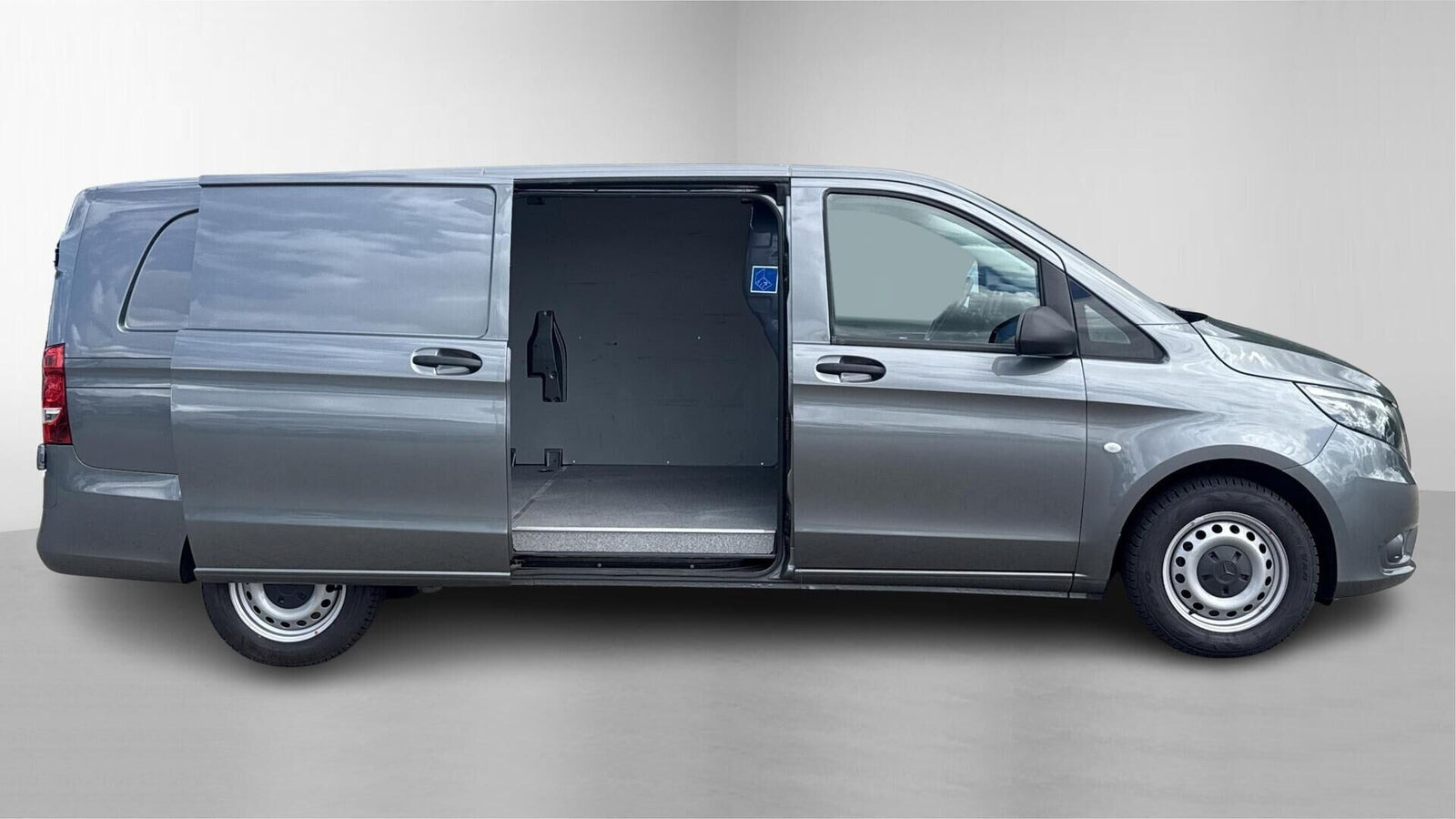 Grå Mercedes Vito 114 fra 2022
