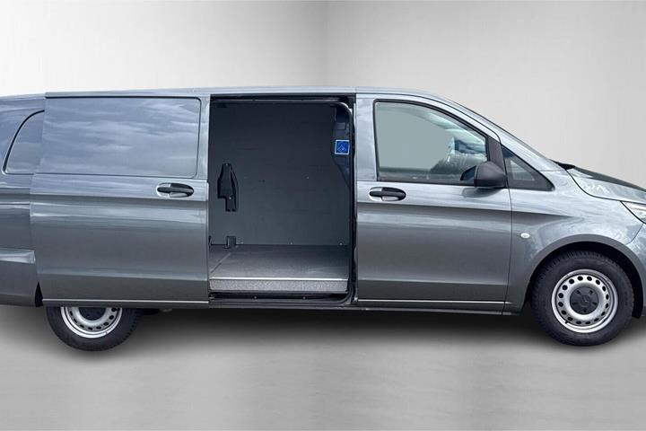 Grå Mercedes Vito 114 fra 2022