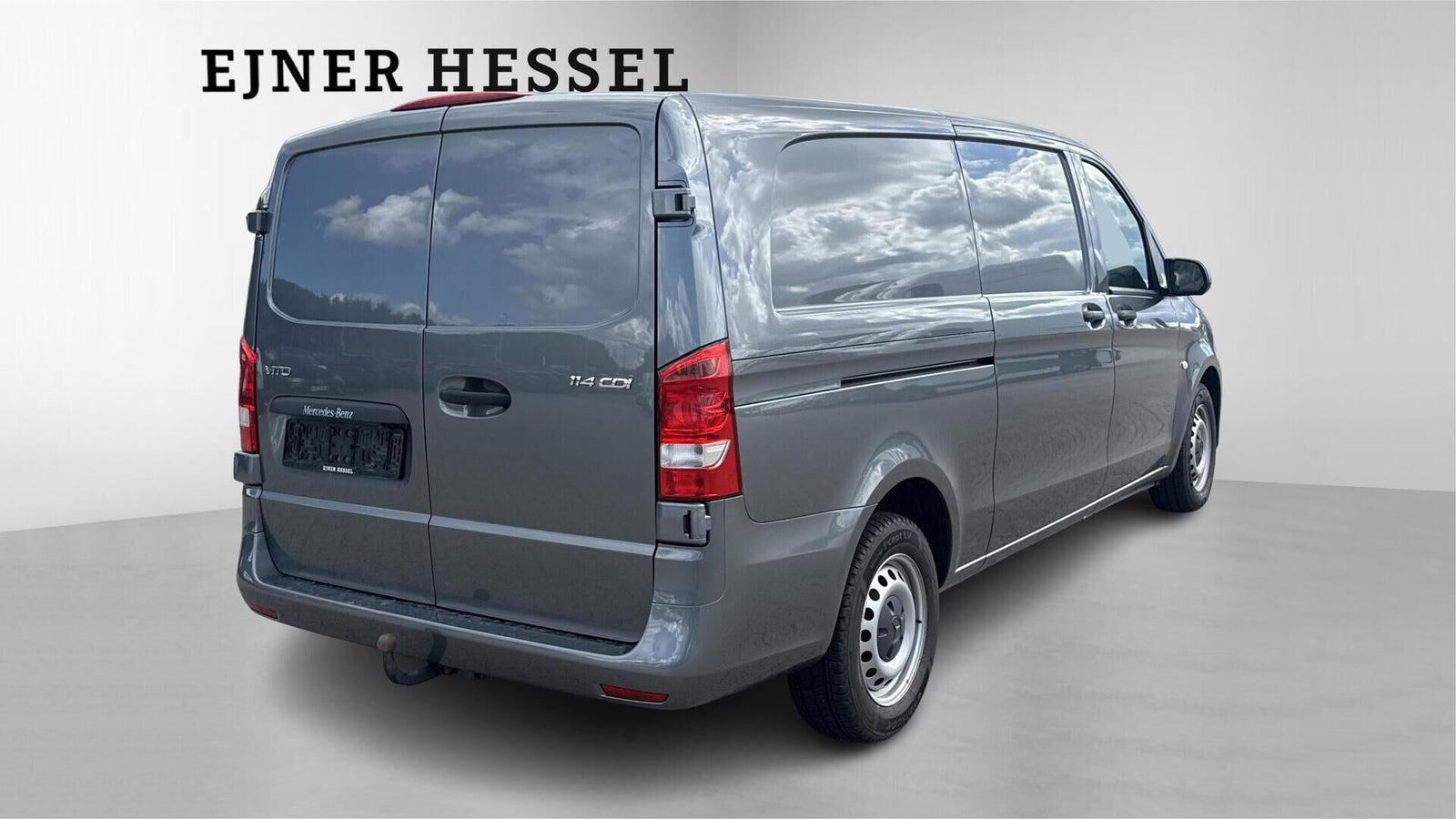 Grå Mercedes Vito 114 fra 2022