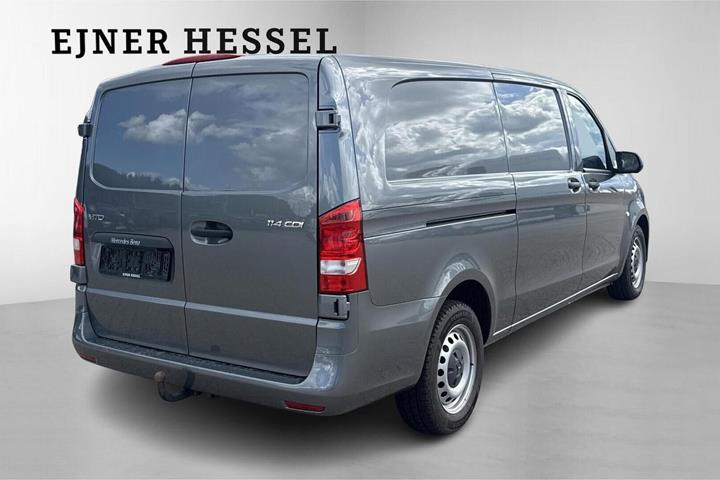 Grå Mercedes Vito 114 fra 2022