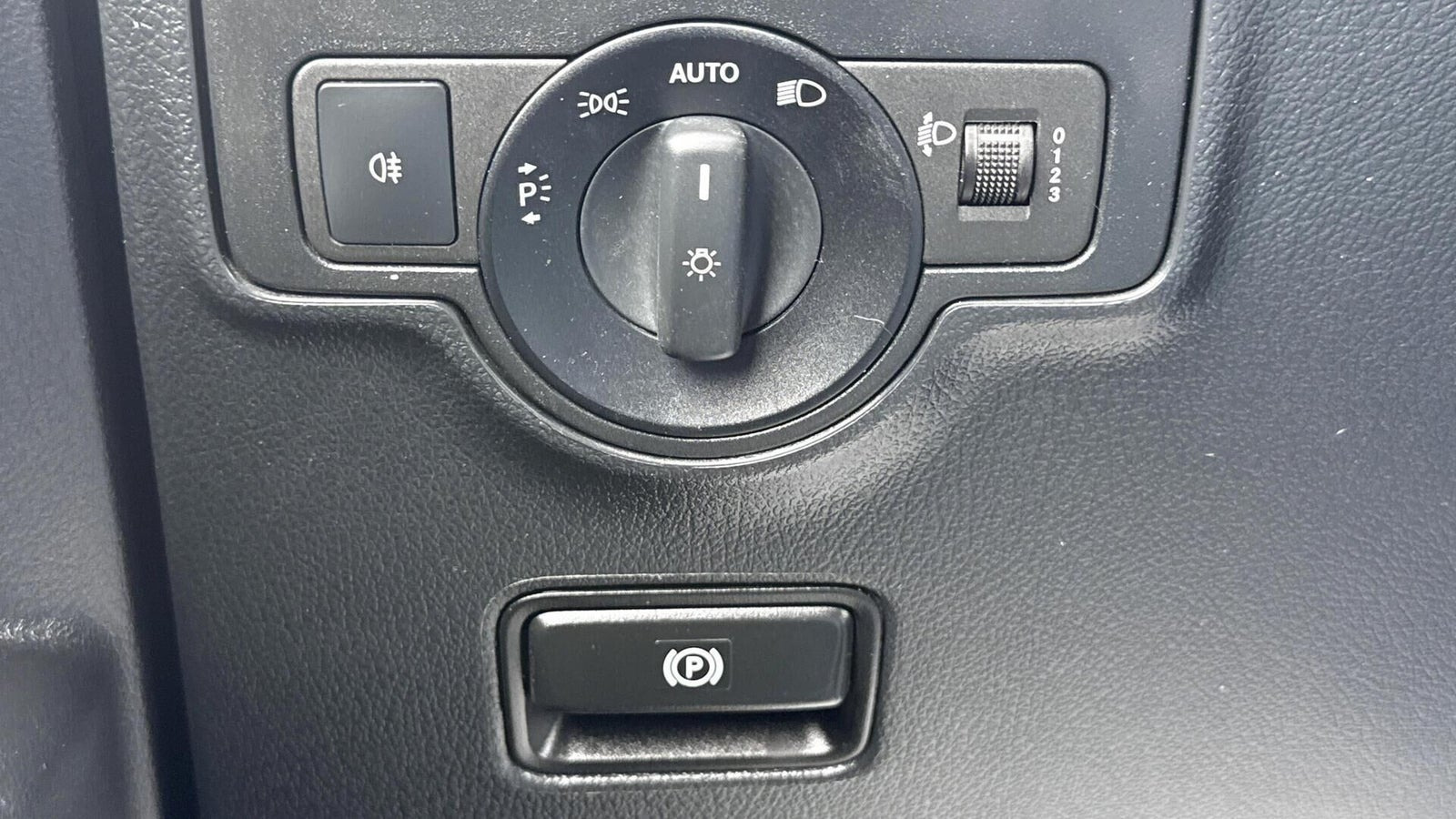Grå Mercedes Vito 114 fra 2022