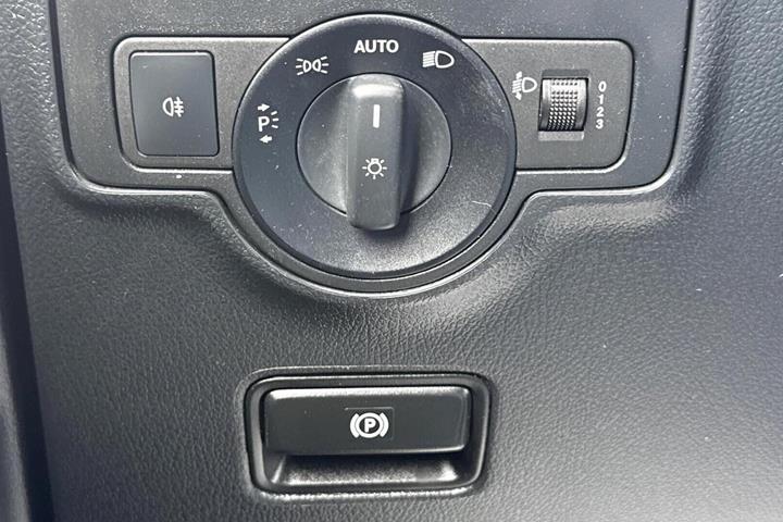 Grå Mercedes Vito 114 fra 2022