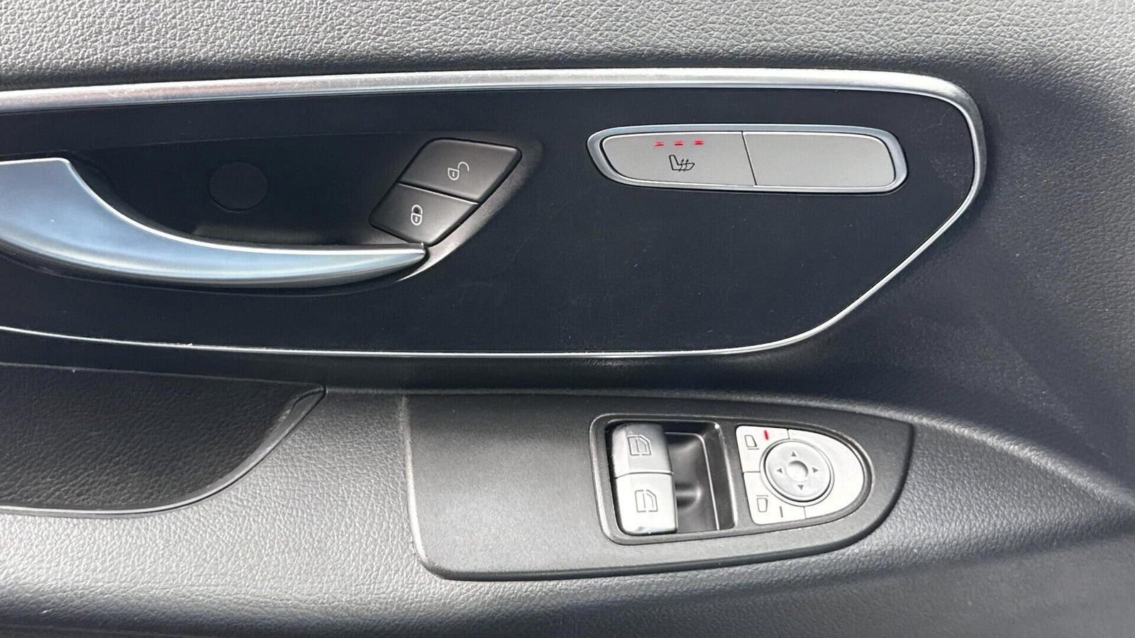 Grå Mercedes Vito 114 fra 2022