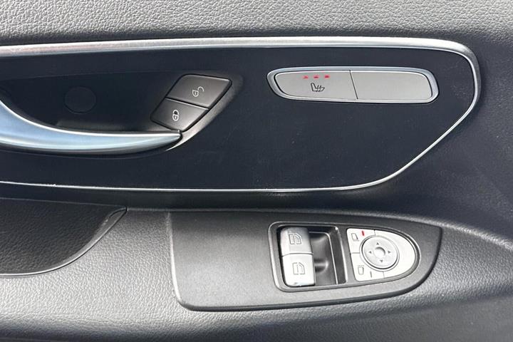 Grå Mercedes Vito 114 fra 2022
