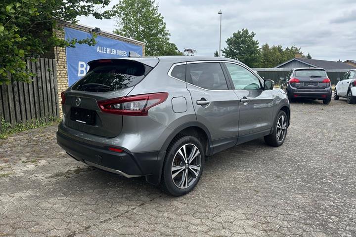 Grå Nissan Qashqai fra 2020