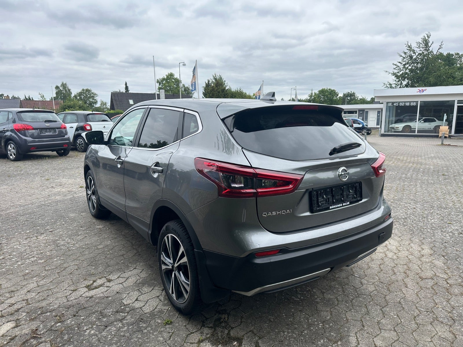Grå Nissan Qashqai fra 2020