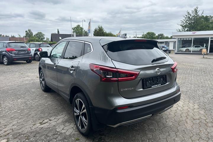 Grå Nissan Qashqai fra 2020