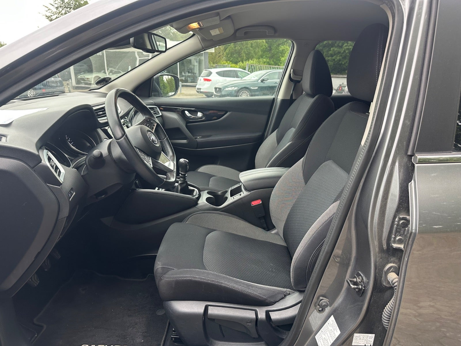 Grå Nissan Qashqai fra 2020