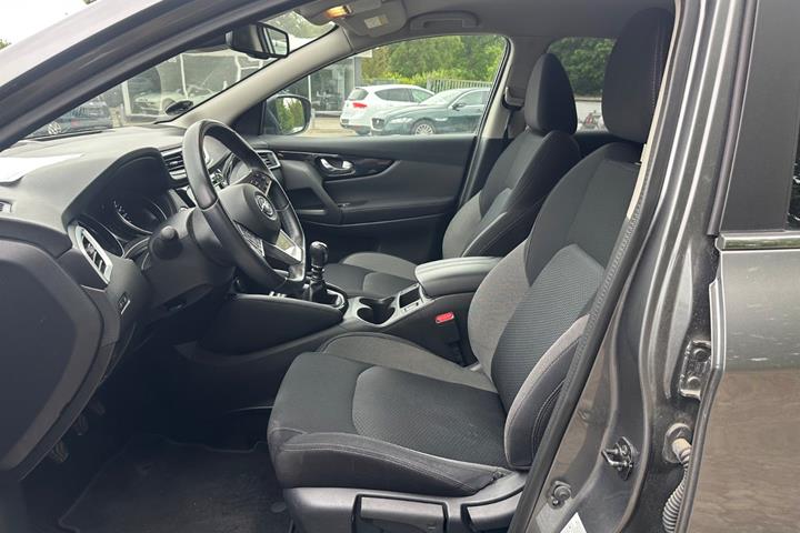 Grå Nissan Qashqai fra 2020