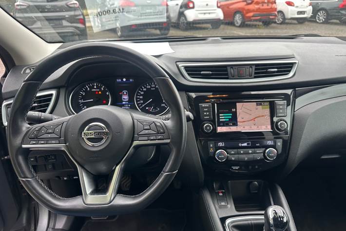 Grå Nissan Qashqai fra 2020