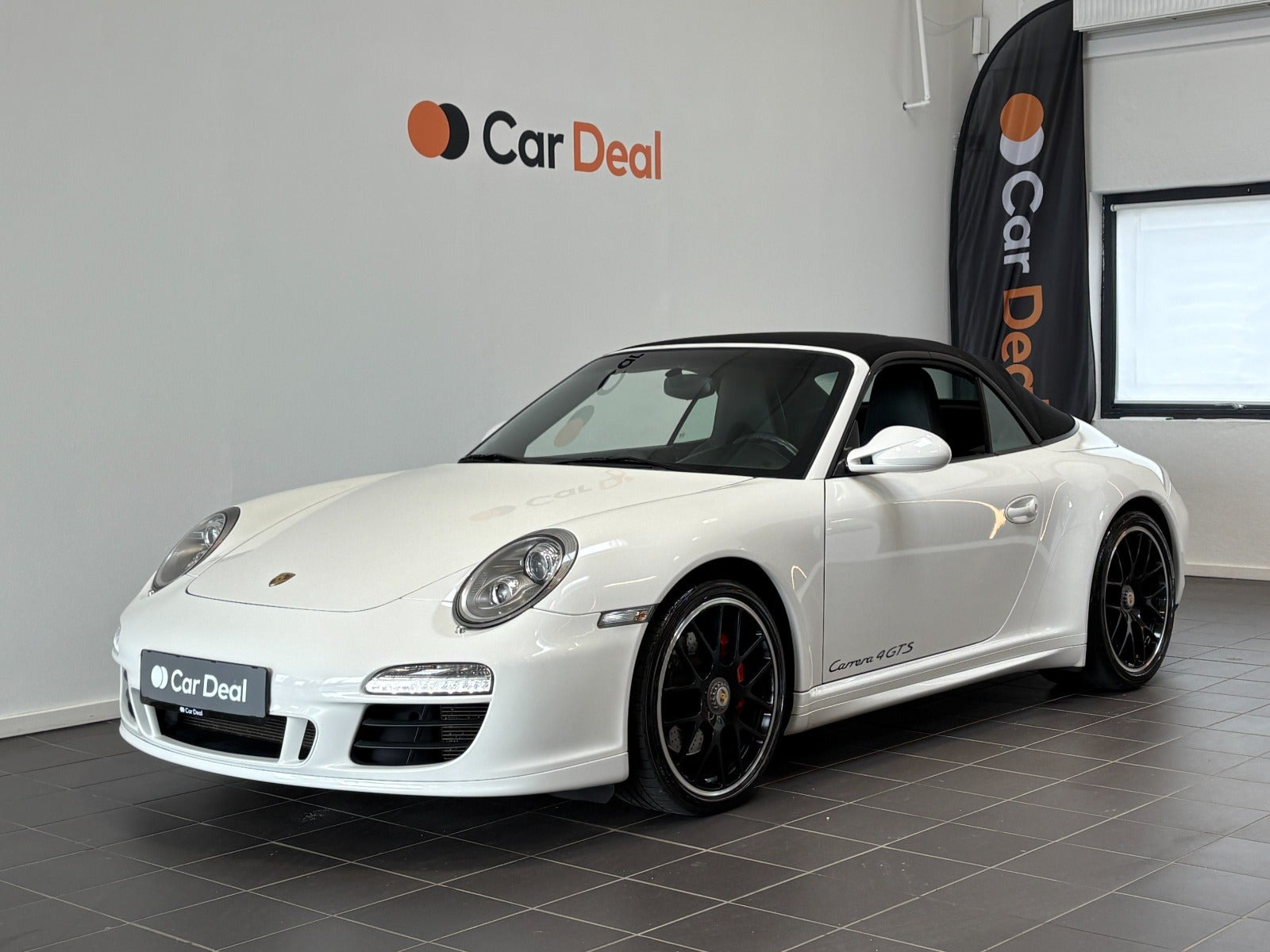 Hvid Porsche 911 Carrera 4 GTS fra 2012