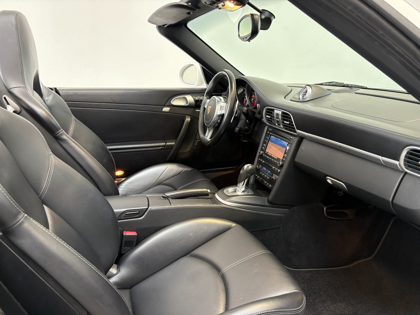Hvid Porsche 911 Carrera 4 GTS fra 2012