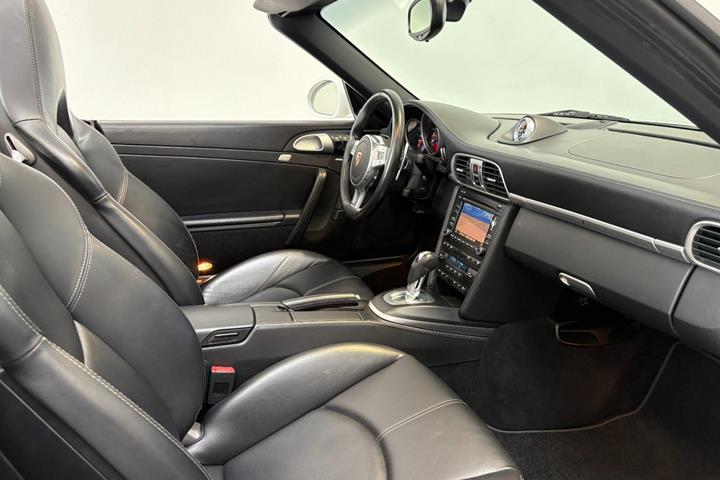 Hvid Porsche 911 Carrera 4 GTS fra 2012