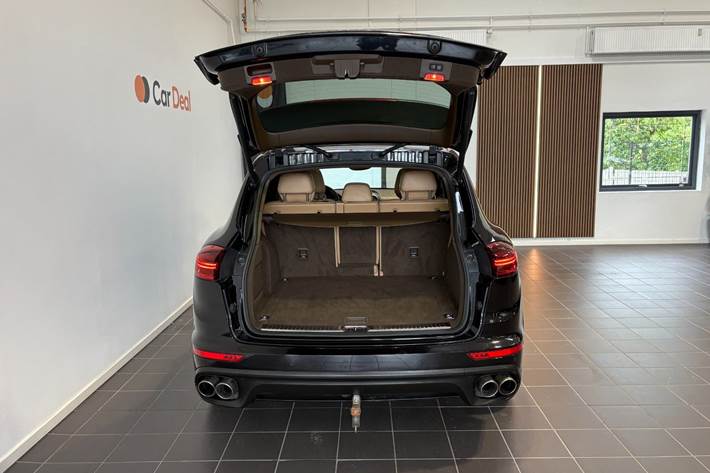 Sort Porsche Cayenne S fra 2017