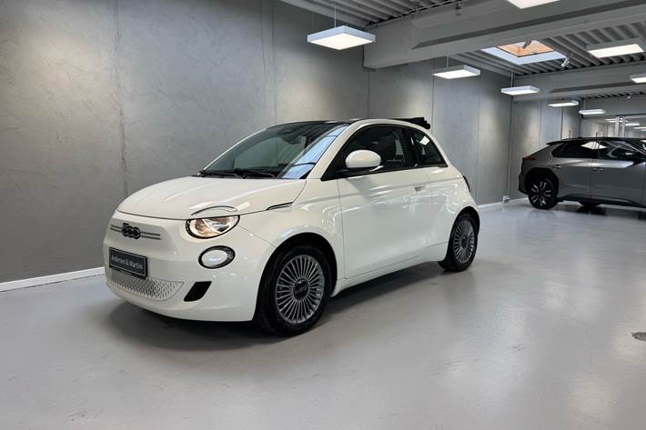 Hvid Fiat 500e fra 2023