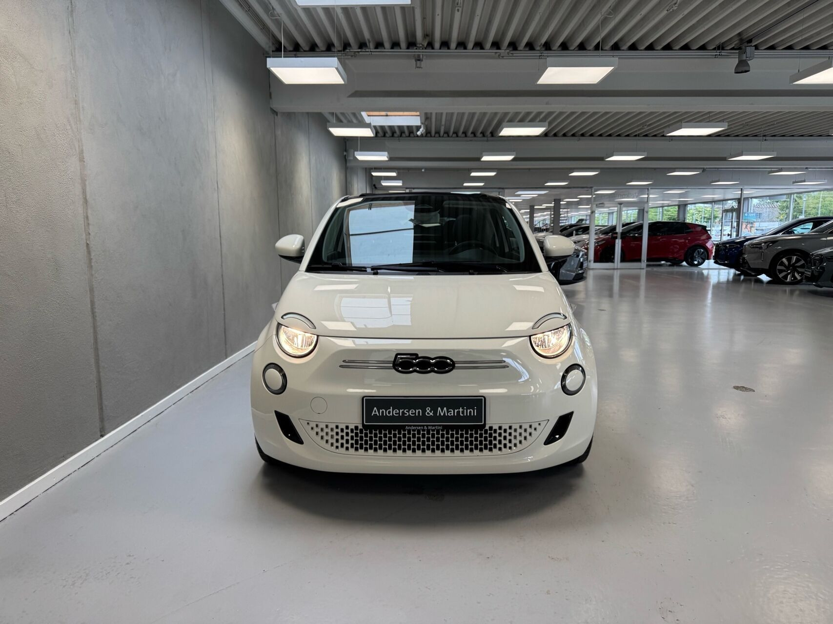 Hvid Fiat 500e fra 2023