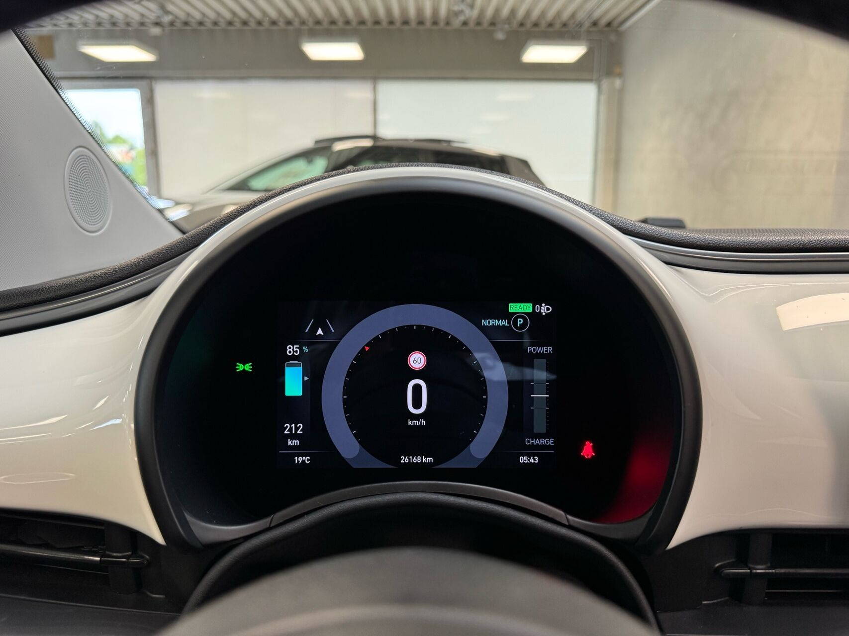 Hvid Fiat 500e fra 2023