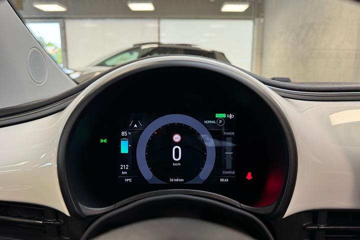 Hvid Fiat 500e fra 2023