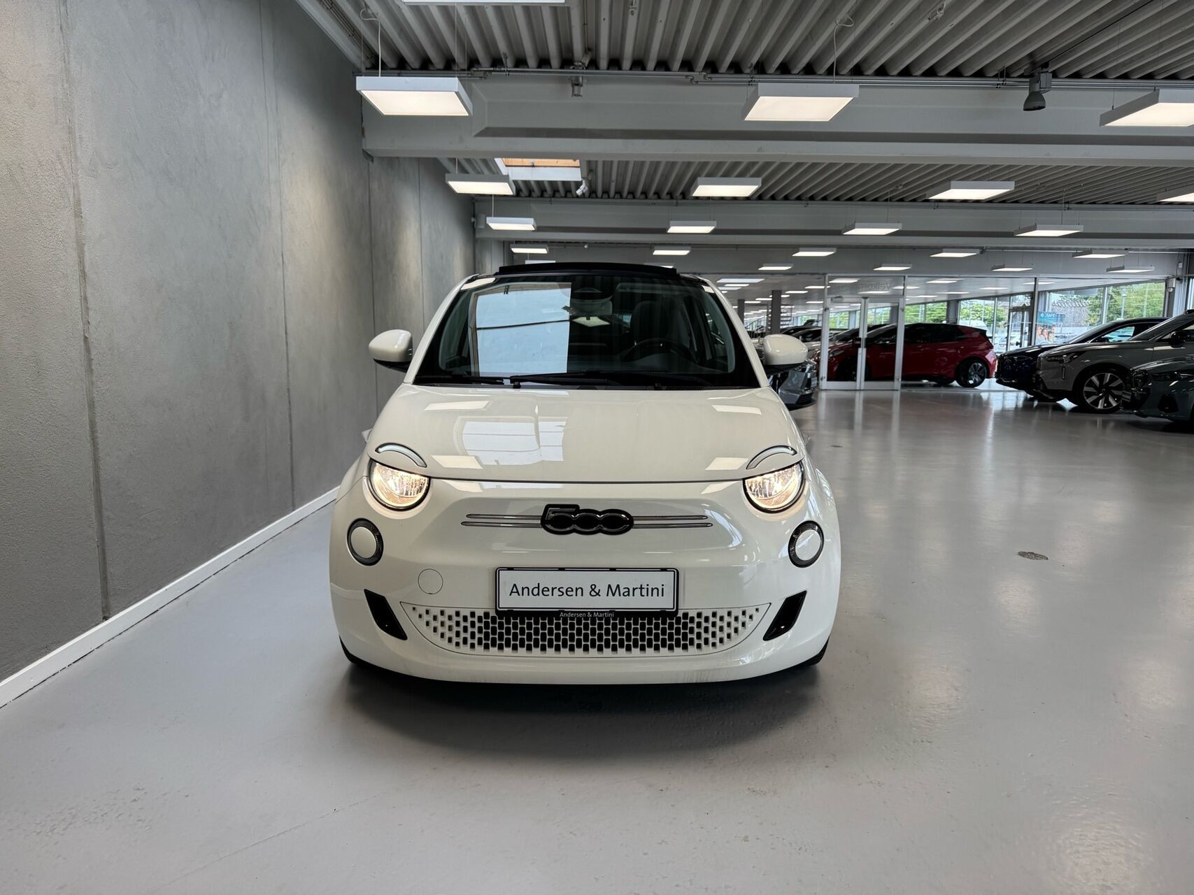 Hvid Fiat 500e fra 2023
