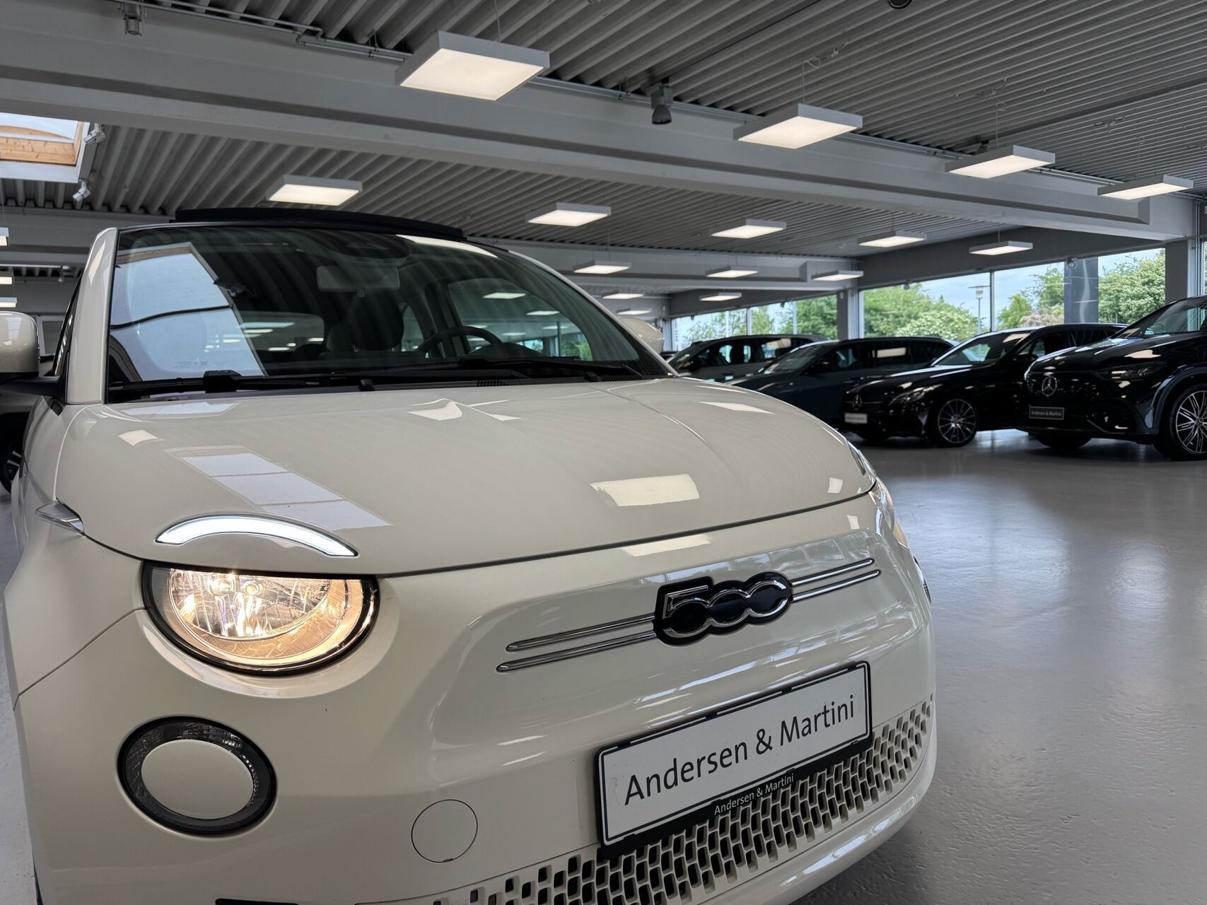 Hvid Fiat 500e fra 2023
