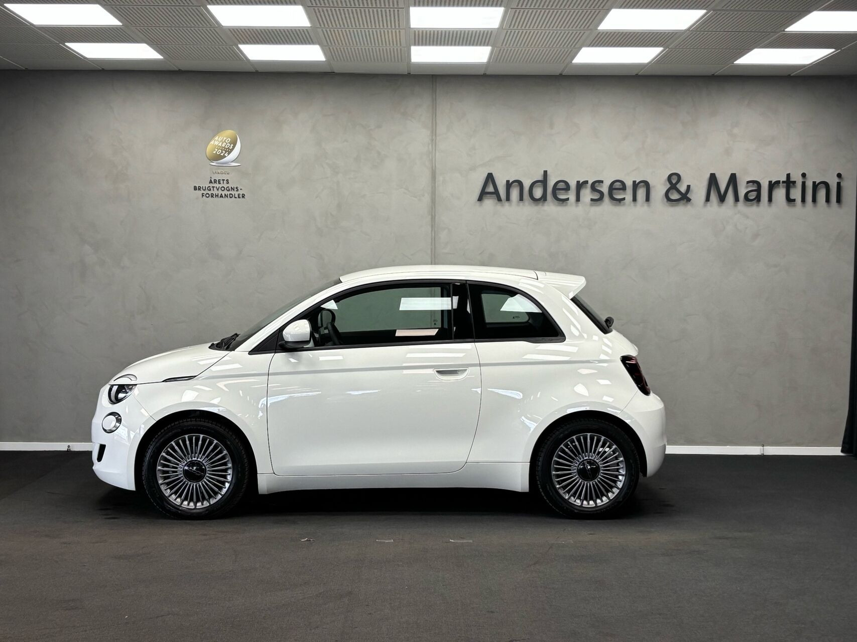 Hvid Fiat 500e fra 2023