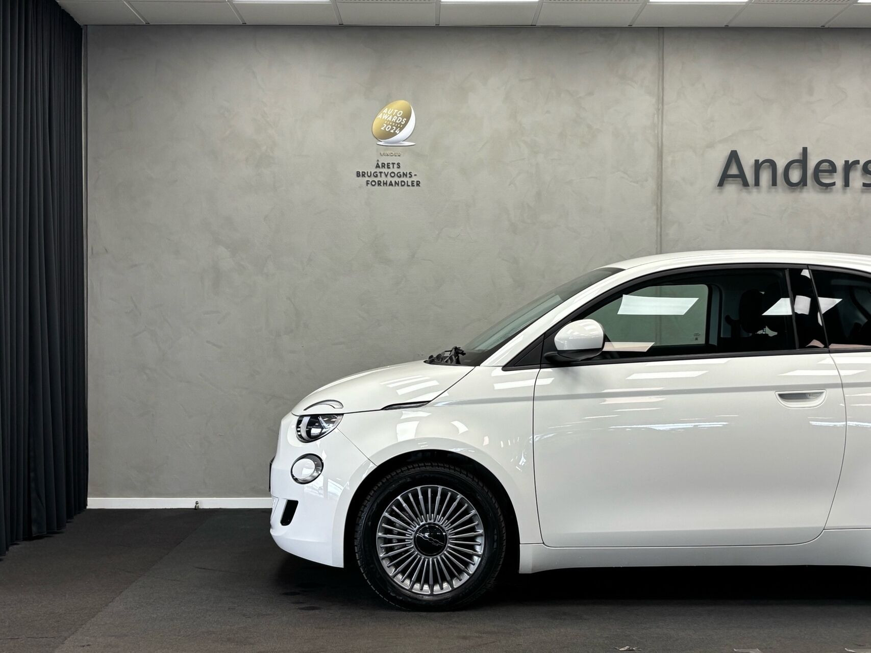 Hvid Fiat 500e fra 2023