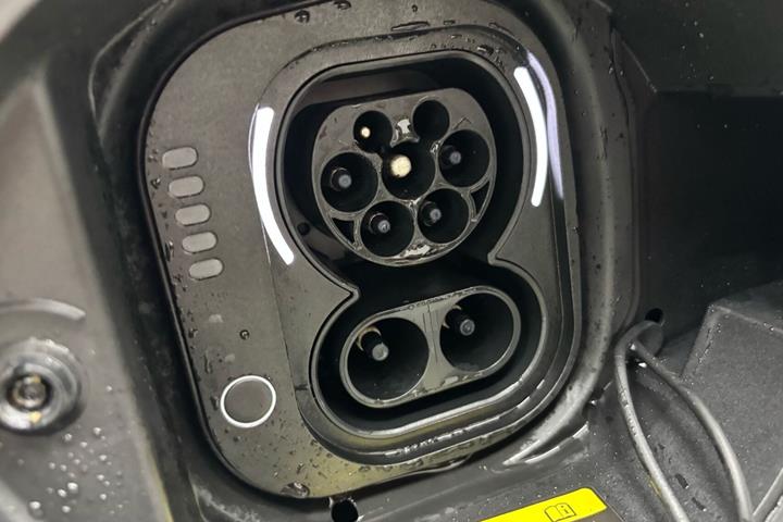 Hvid Fiat 500e fra 2023