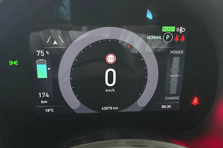Grå Fiat 500e fra 2023