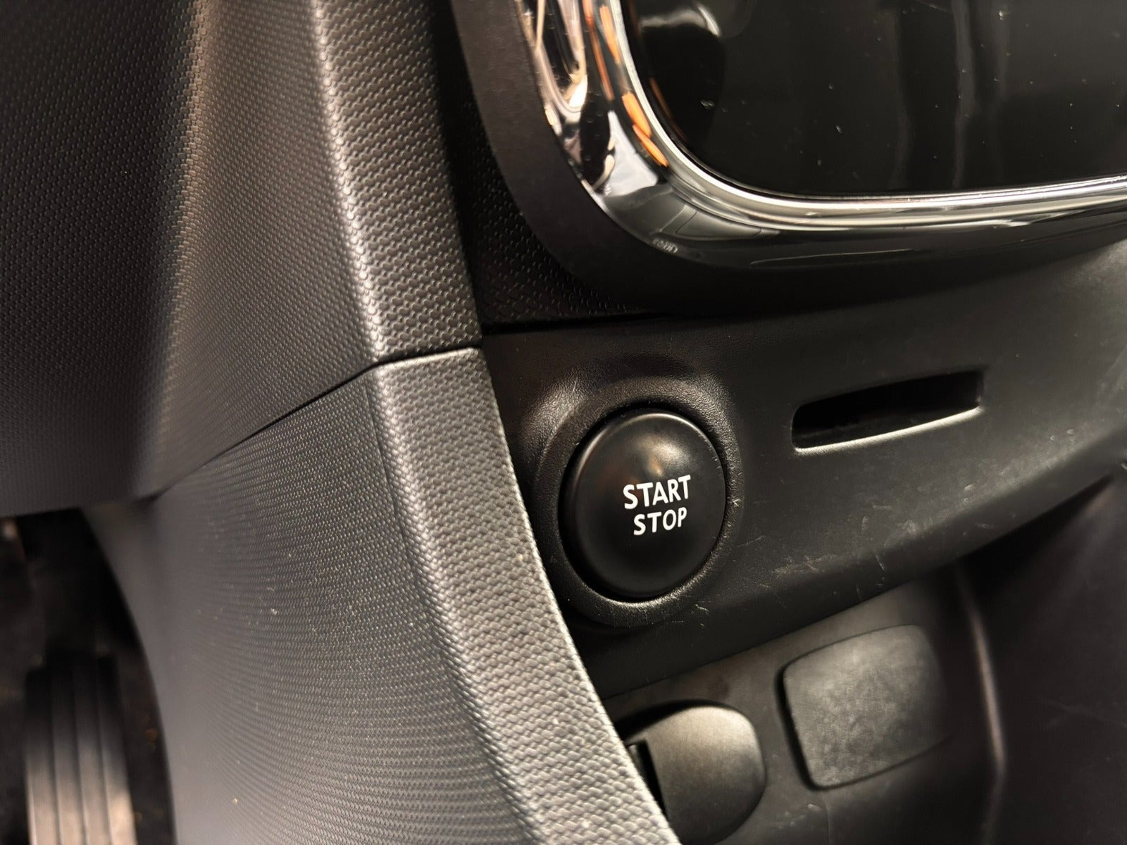 Sort Renault Clio IV fra 2014