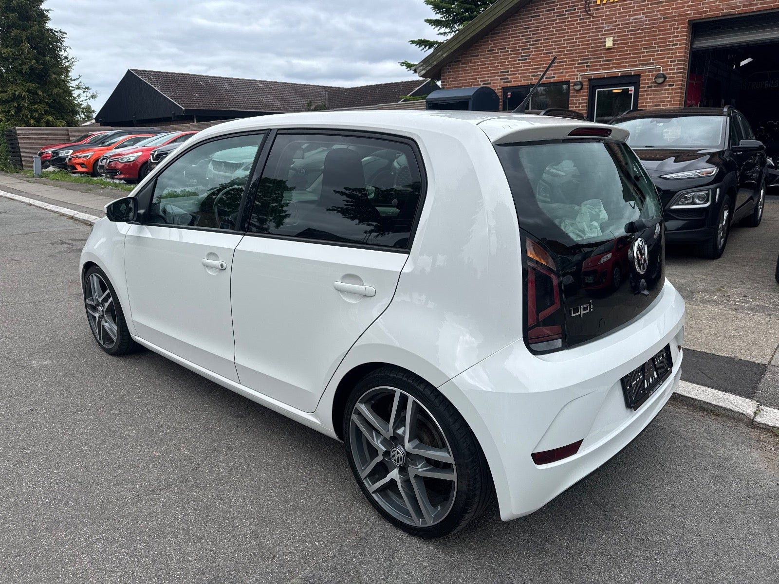 Hvid VW UP! fra 2018