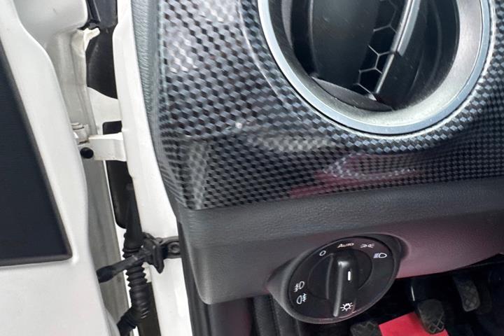 Hvid VW UP! fra 2018