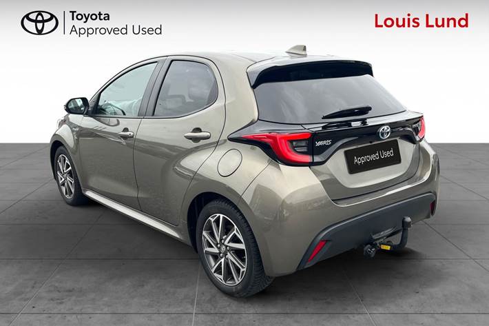 Bronze Toyota Yaris fra 2020