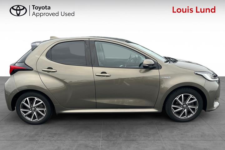 Bronze Toyota Yaris fra 2020