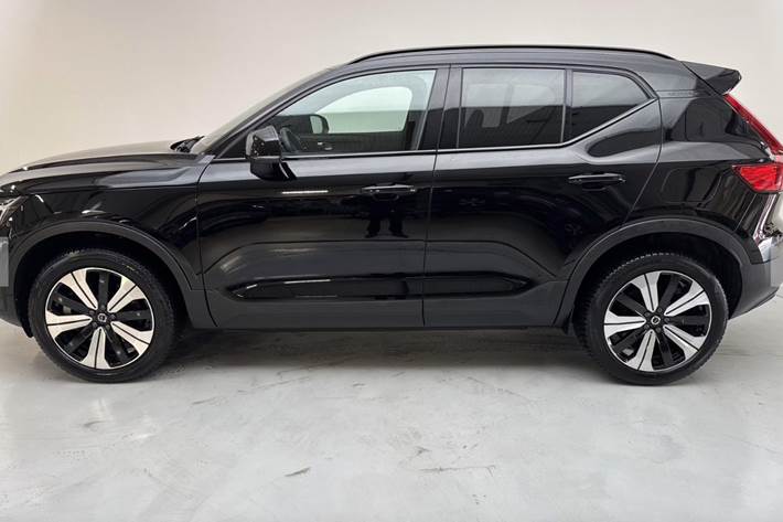 Sort Volvo XC40 fra 2023