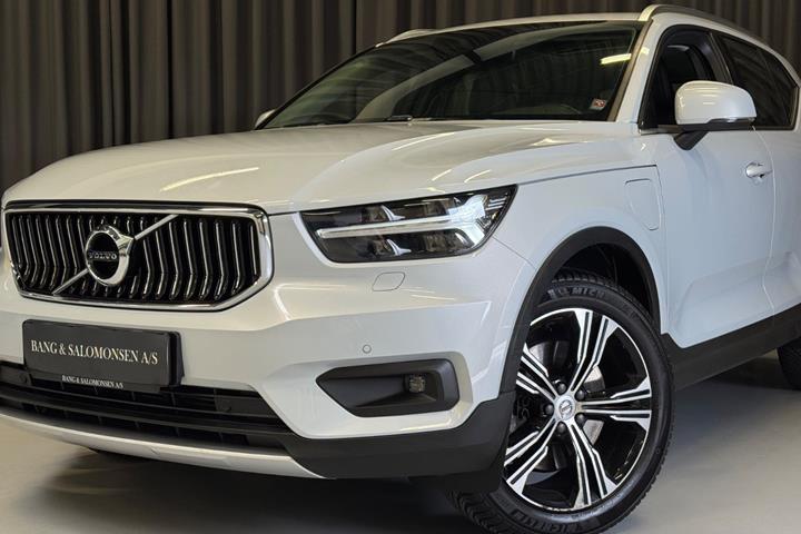 Sølv Volvo XC40 fra 2021
