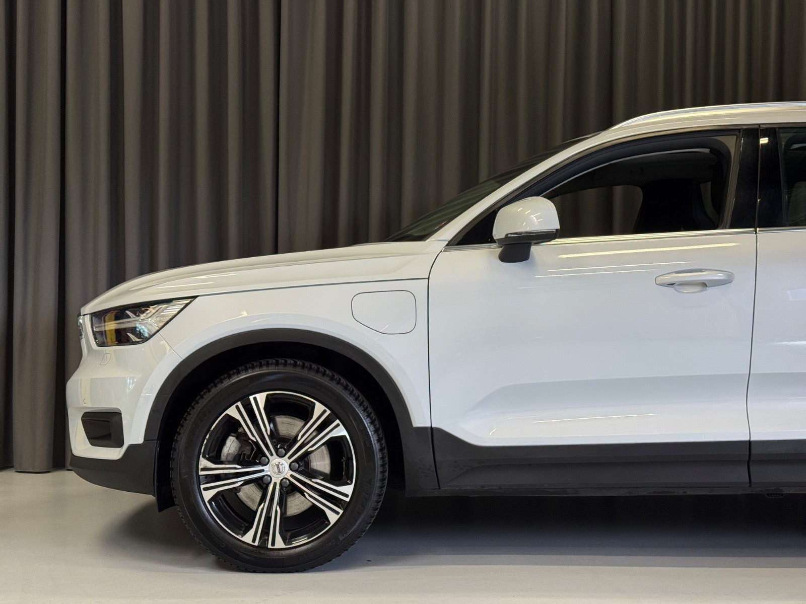 Sølv Volvo XC40 fra 2021