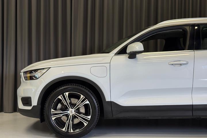 Sølv Volvo XC40 fra 2021