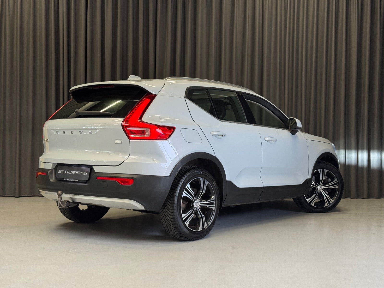 Sølv Volvo XC40 fra 2021