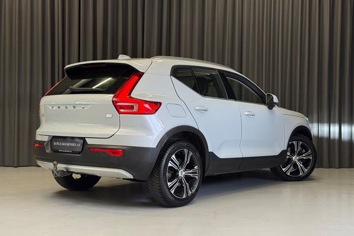 Sølv Volvo XC40 fra 2021